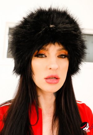 Татуированная русская цыпочка Миша Монтана получает новые чернила во время секса MMF Фото 3